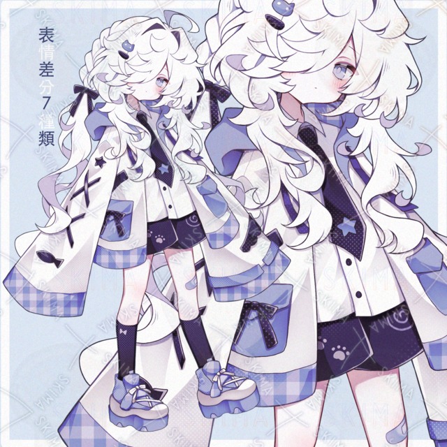 白と水色のパーカー少女の商品画像