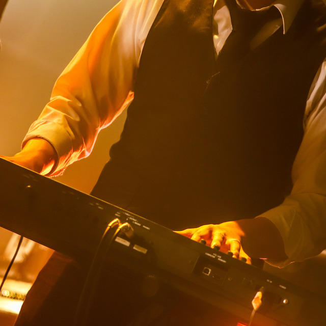 ピアノ歴十年ギター歴五年がオリ曲、カラオケ音源作ります！