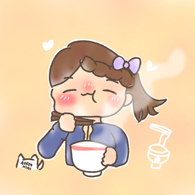 ラーメンを食べる女の子